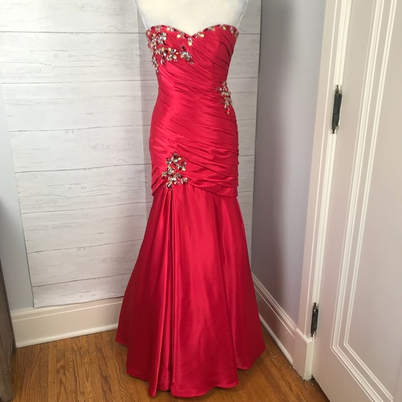 Mori Lee Dresses & Skirts - NWT MORI LEE PAPARAZZI FORMAL GOWN